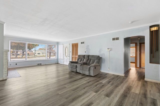 3405 W Lakefield DRIVE, Milwaukee, WI 53215