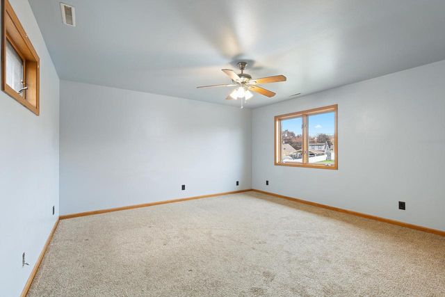 3405 W Lakefield DRIVE, Milwaukee, WI 53215