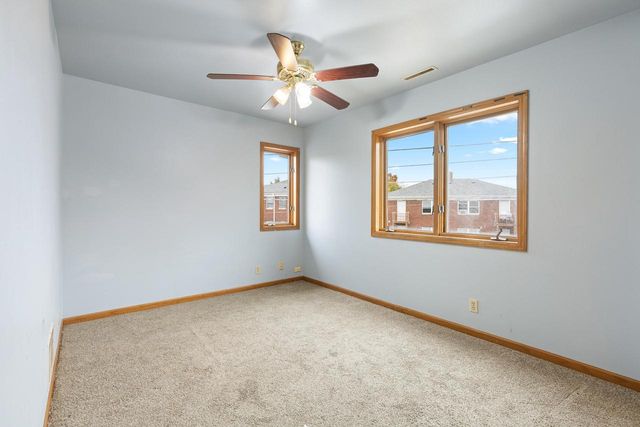 3405 W Lakefield DRIVE, Milwaukee, WI 53215