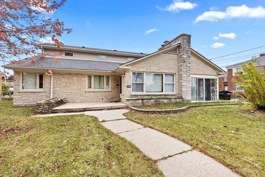 3405 W Lakefield DRIVE, Milwaukee, WI 53215