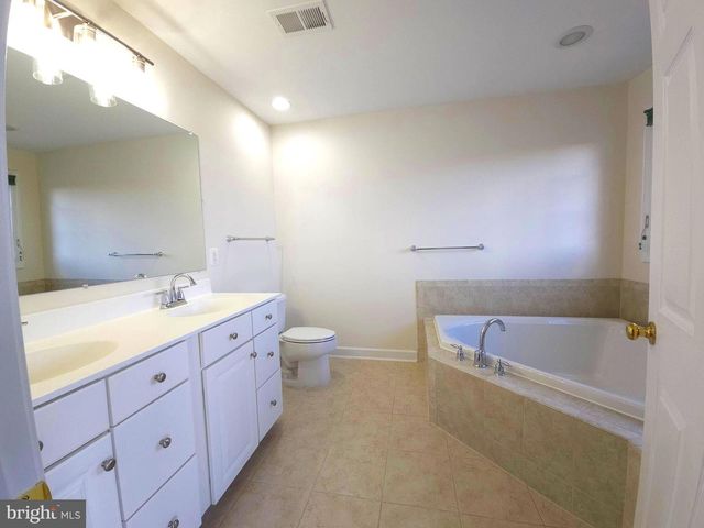 4691 HELEN WINTER TER, Alexandria, VA 22312