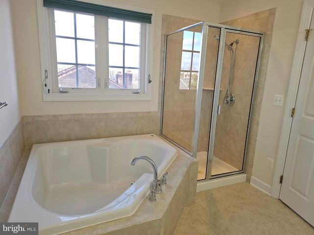 4691 HELEN WINTER TER, Alexandria, VA 22312