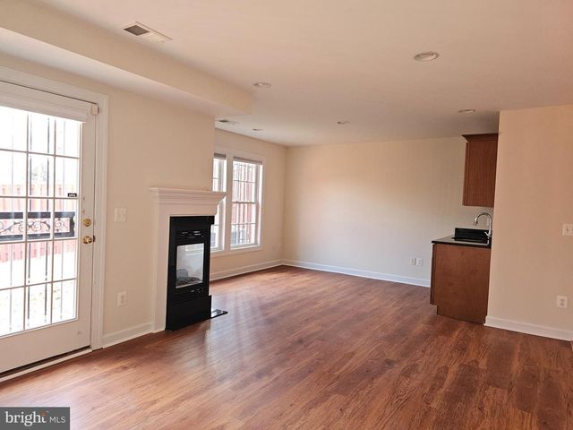 4691 HELEN WINTER TER, Alexandria, VA 22312