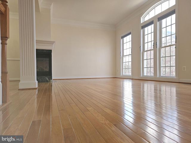 4691 HELEN WINTER TER, Alexandria, VA 22312