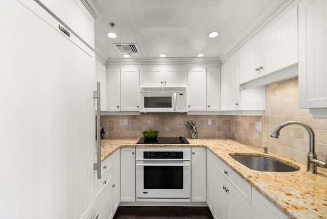 197 Eighth St 901, Boston, MA 02129