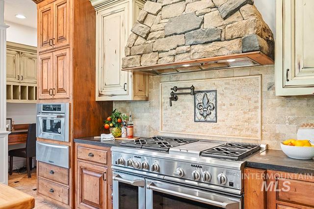 3598 N Timber Ridge Ln, Eagle, ID 83616