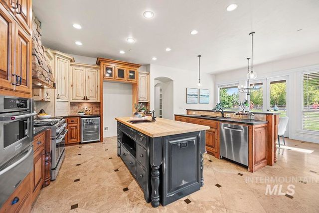 3598 N Timber Ridge Ln, Eagle, ID 83616