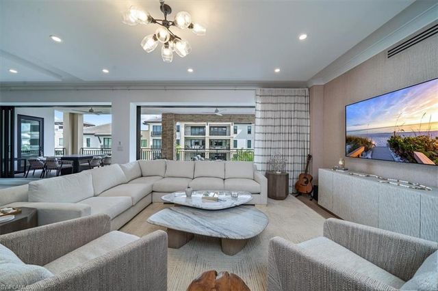 1130 3rd AVE S # 404, Naples, FL 34102