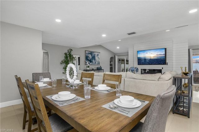 828 51st TER, Cape Coral, FL 33914