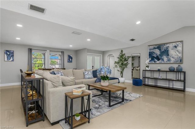 828 51st TER, Cape Coral, FL 33914
