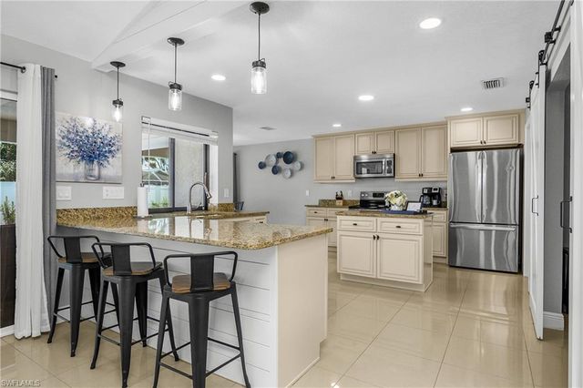 828 51st TER, Cape Coral, FL 33914