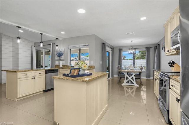 828 51st TER, Cape Coral, FL 33914