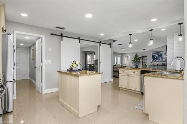 828 51st TER, Cape Coral, FL 33914