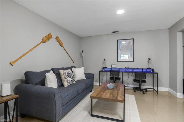 828 51st TER, Cape Coral, FL 33914