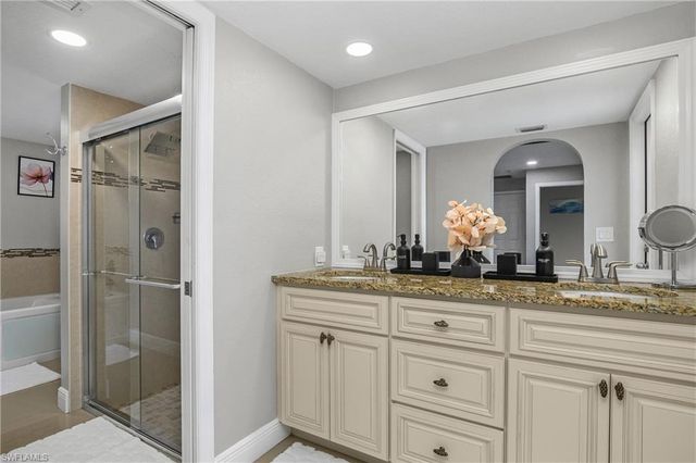 828 51st TER, Cape Coral, FL 33914