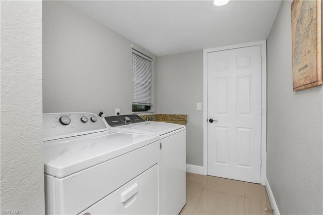 828 51st TER, Cape Coral, FL 33914