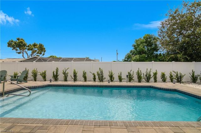 828 51st TER, Cape Coral, FL 33914