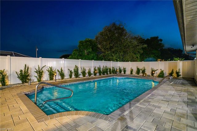 828 51st TER, Cape Coral, FL 33914