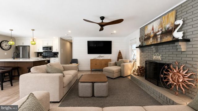 609 PENNSYLVANIA AVE, Somers Point, NJ 08244