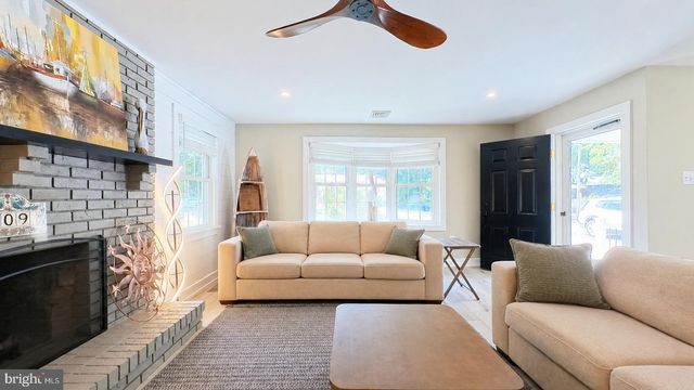 609 PENNSYLVANIA AVE, Somers Point, NJ 08244