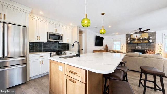 609 PENNSYLVANIA AVE, Somers Point, NJ 08244