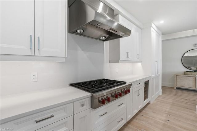 1130 3rd AVE S 109, Naples, FL 34102