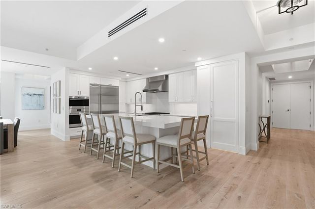 1130 3rd AVE S 109, Naples, FL 34102