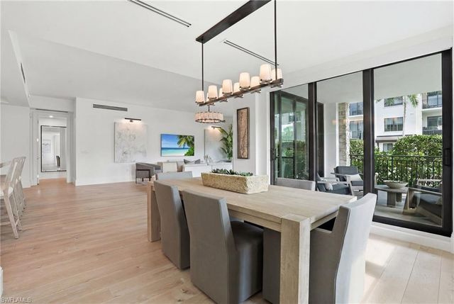 1130 3rd AVE S 109, Naples, FL 34102