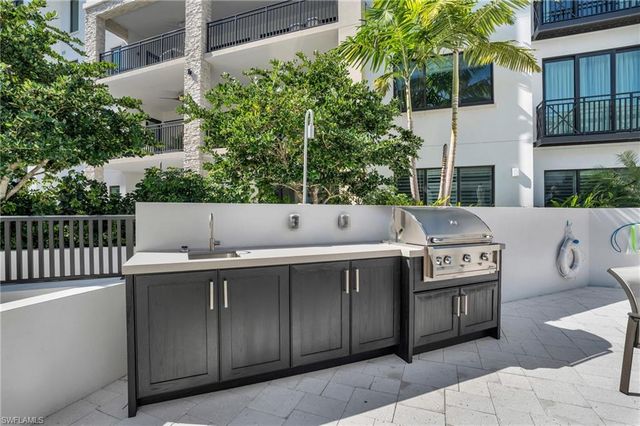 1130 3rd AVE S 109, Naples, FL 34102