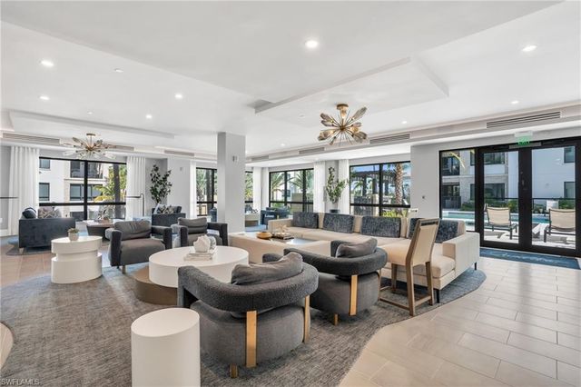 1130 3rd AVE S 109, Naples, FL 34102
