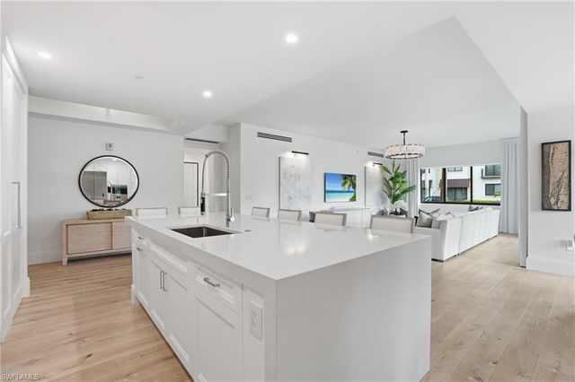 1130 3rd AVE S 109, Naples, FL 34102