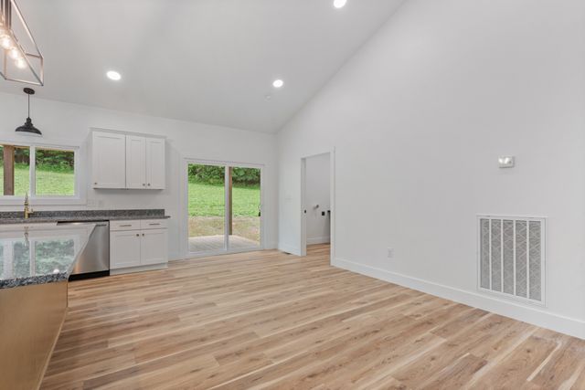 1299 Freeman Loop, Cumberland Furnace, TN 37051