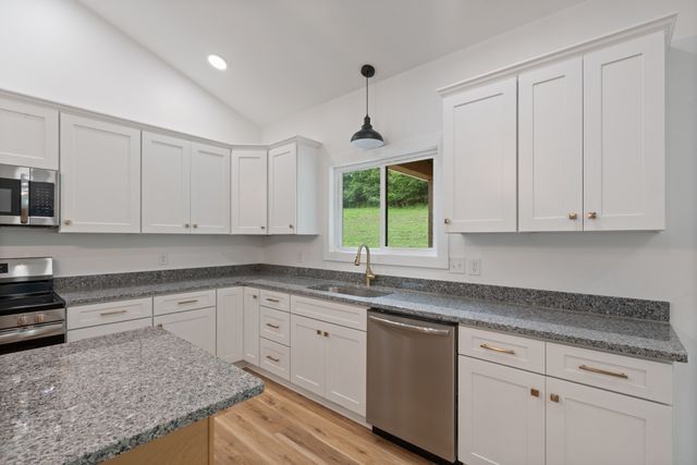 1299 Freeman Loop, Cumberland Furnace, TN 37051