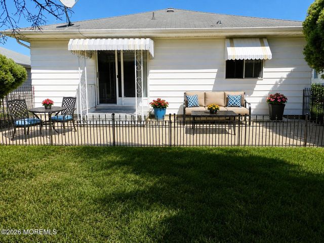 45 Scarborough Place, Toms River, NJ 08757