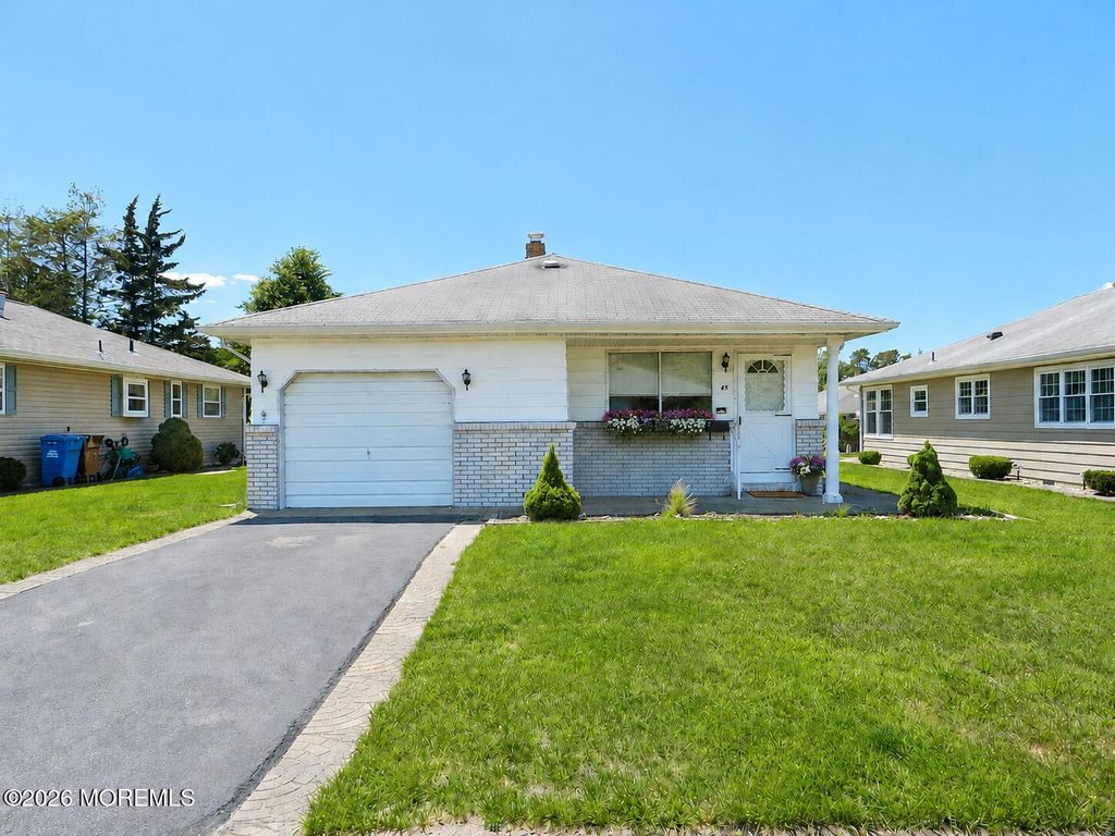 45 Scarborough Place, Toms River, NJ 08757