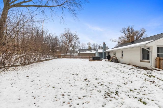 211 Madero DRIVE, Thiensville, WI 53092