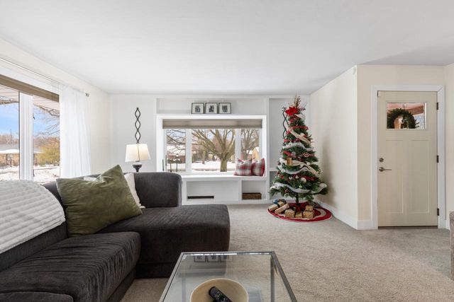 211 Madero DRIVE, Thiensville, WI 53092