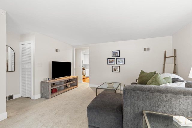 211 Madero DRIVE, Thiensville, WI 53092