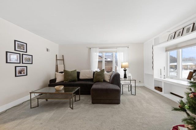 211 Madero DRIVE, Thiensville, WI 53092