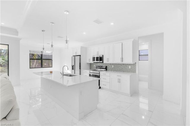 2844 37th AVE NE, Naples, FL 34120