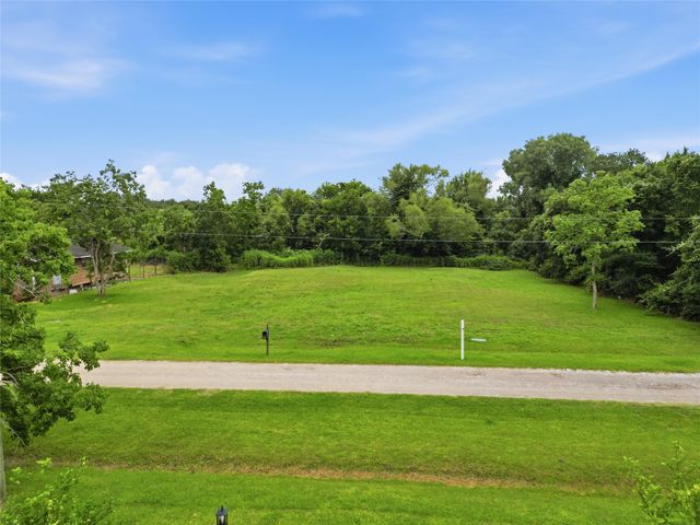 7117 Lewis Road, Hitchcock, TX 77563