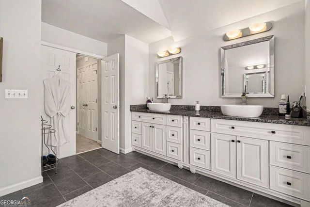 255 Amberbrook Circle, Grayson, GA 30017
