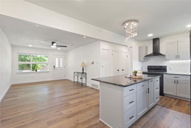 10325 Maylee Boulevard, Dallas, TX 75228