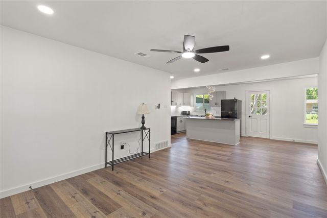 10325 Maylee Boulevard, Dallas, TX 75228