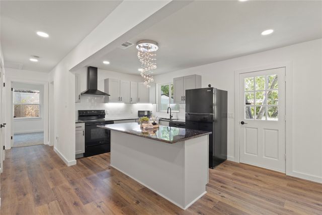 10325 Maylee Boulevard, Dallas, TX 75228
