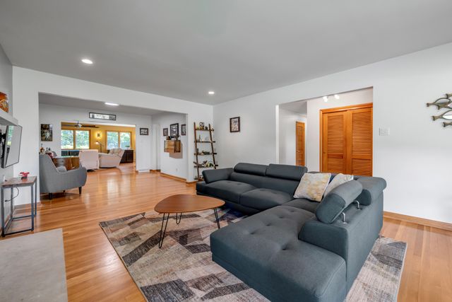 1894 Parkers Mill Road, Lexington, KY 40504