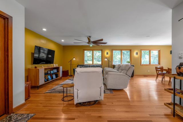 1894 Parkers Mill Road, Lexington, KY 40504