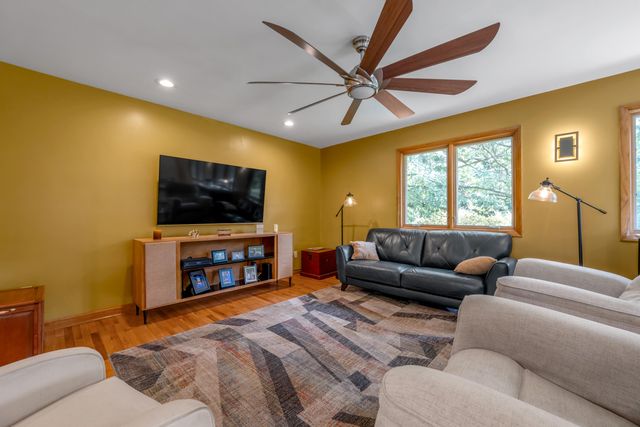 1894 Parkers Mill Road, Lexington, KY 40504