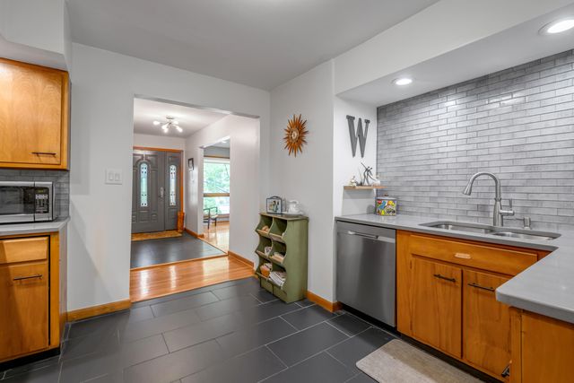 1894 Parkers Mill Road, Lexington, KY 40504
