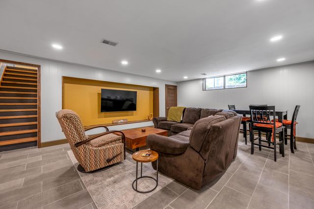 1894 Parkers Mill Road, Lexington, KY 40504